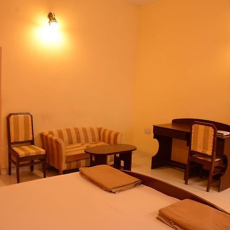 Hotel The Orient Канпур Экстерьер фото